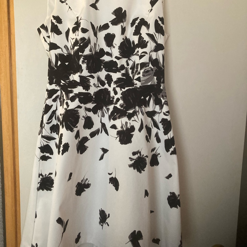 Isaac Mizrahi Black and White Floral Midi Dress